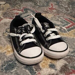 Converse Toddler Size 6 Black and White Sneakers